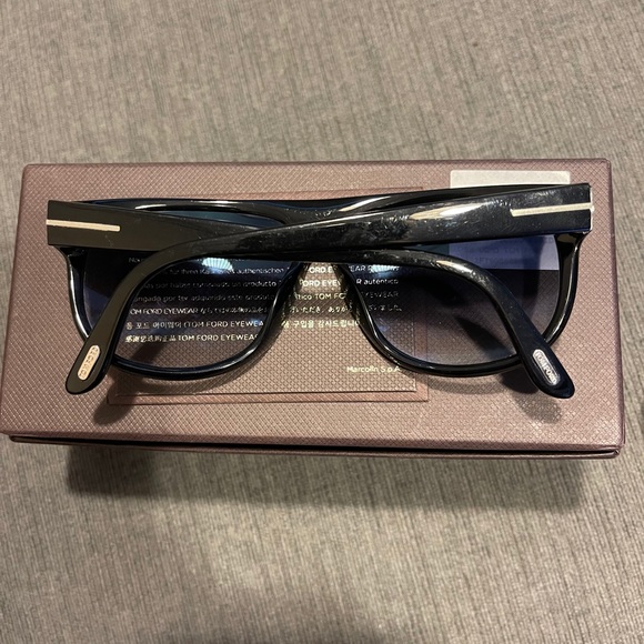 Tom Ford Sunglasses - Picture 9 of 9